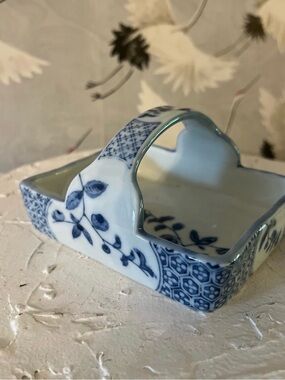 Fitz and Floyd Blue and White Porcelain Decorative Handle Dish